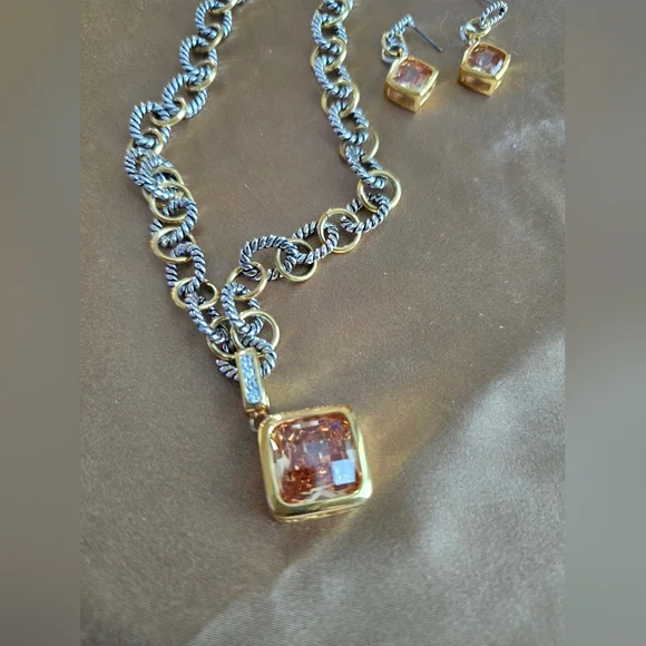 Premier Designs Gold and Silver Classic Necklace - Picture 2 of 4